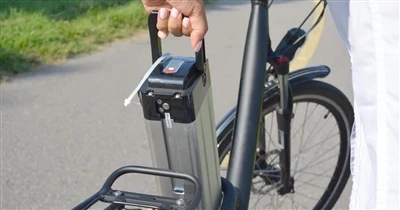 Puc substituir la bateria original de la bicicleta elèctrica per una altra ma...
