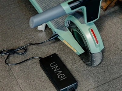 Com connectar una bateria de 24 V per a un scooter elèctric
